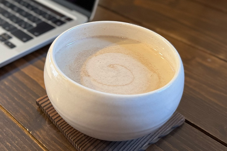 新婚旅行で作ったお茶碗でチャイを飲む日